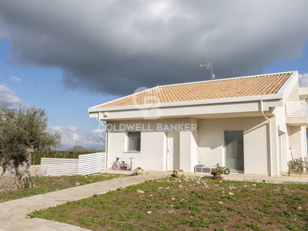 casa indipendente in vendita a Modica
