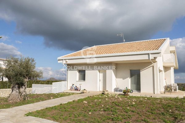 casa indipendente in vendita a Modica