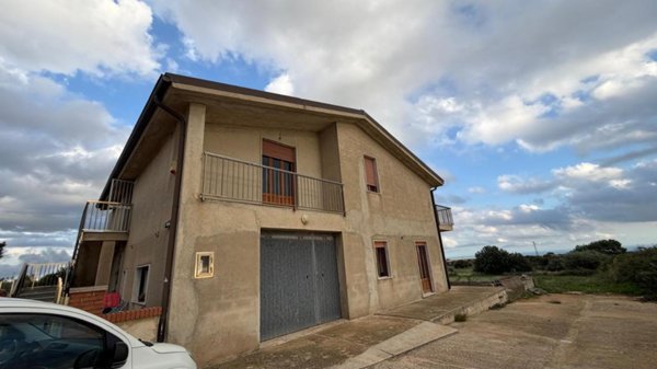 casa indipendente in vendita a Modica