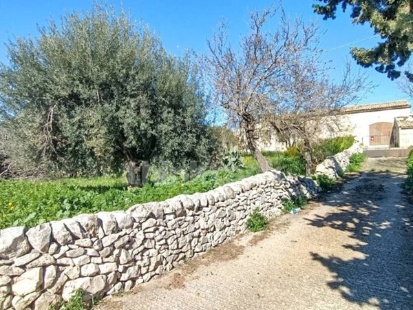 casa indipendente in vendita a Modica