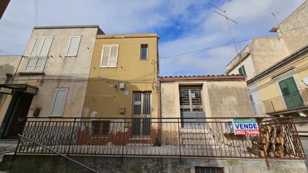 casa indipendente in vendita a Modica in zona Modica Alta
