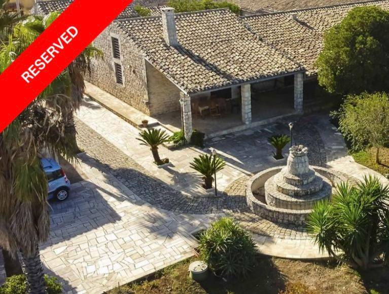 casa indipendente in vendita a Modica