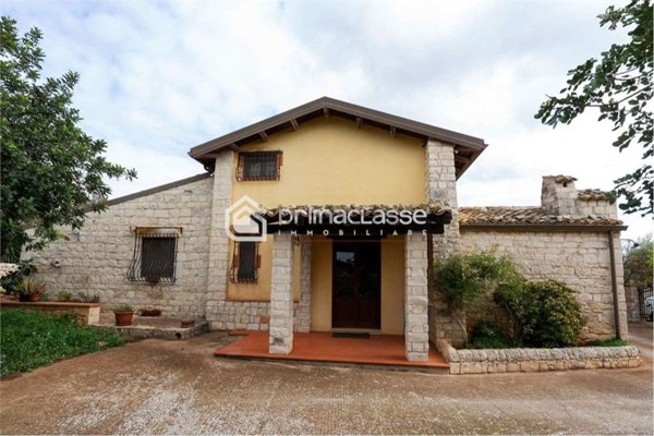 casa indipendente in vendita a Modica