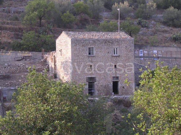 casa indipendente in vendita a Modica