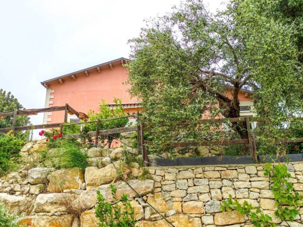 casa indipendente in vendita a Modica