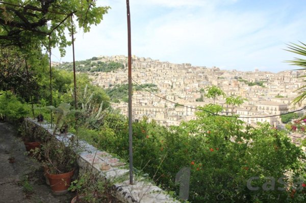 casa indipendente in vendita a Modica