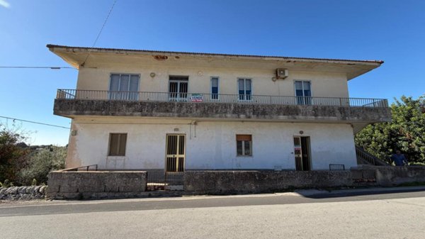 casa indipendente in vendita a Modica