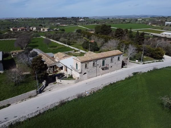 casa indipendente in vendita a Modica in zona Modica Alta