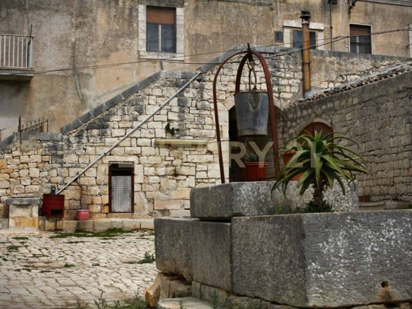 casa indipendente in vendita a Modica
