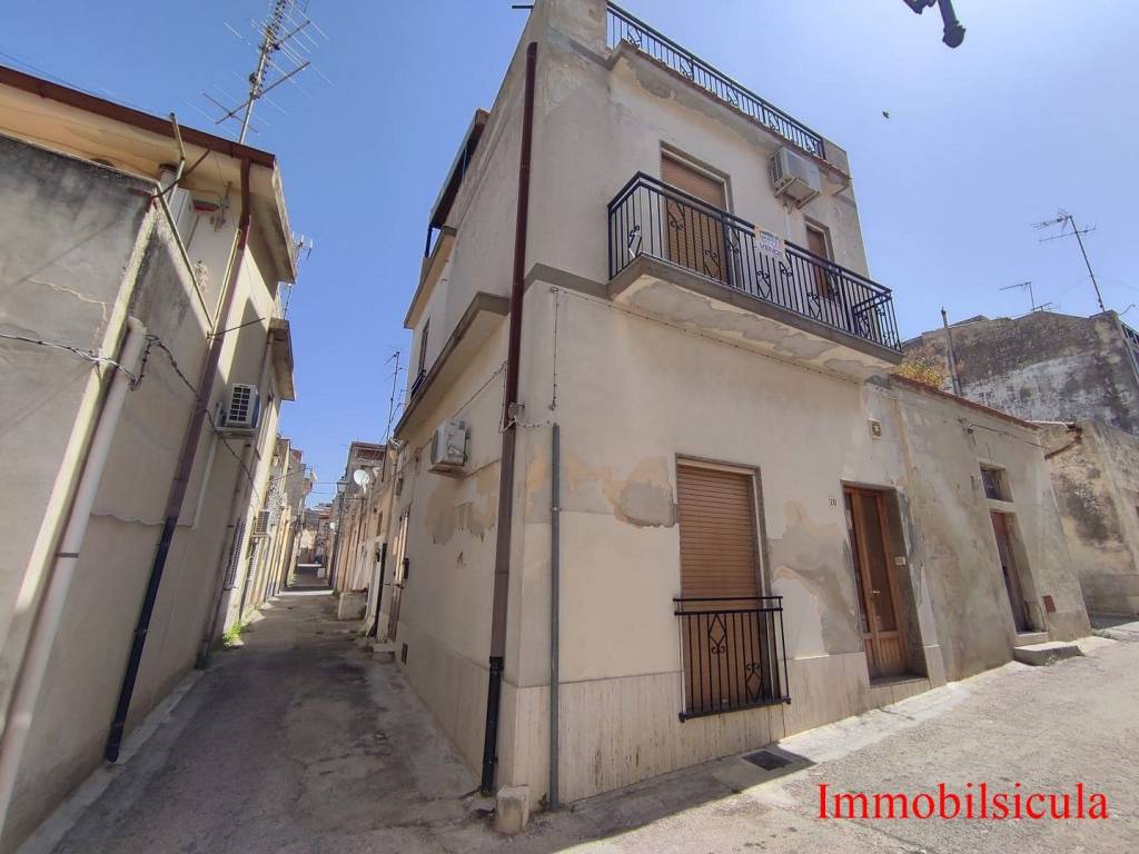 casa indipendente in vendita a Modica in zona Modica Alta