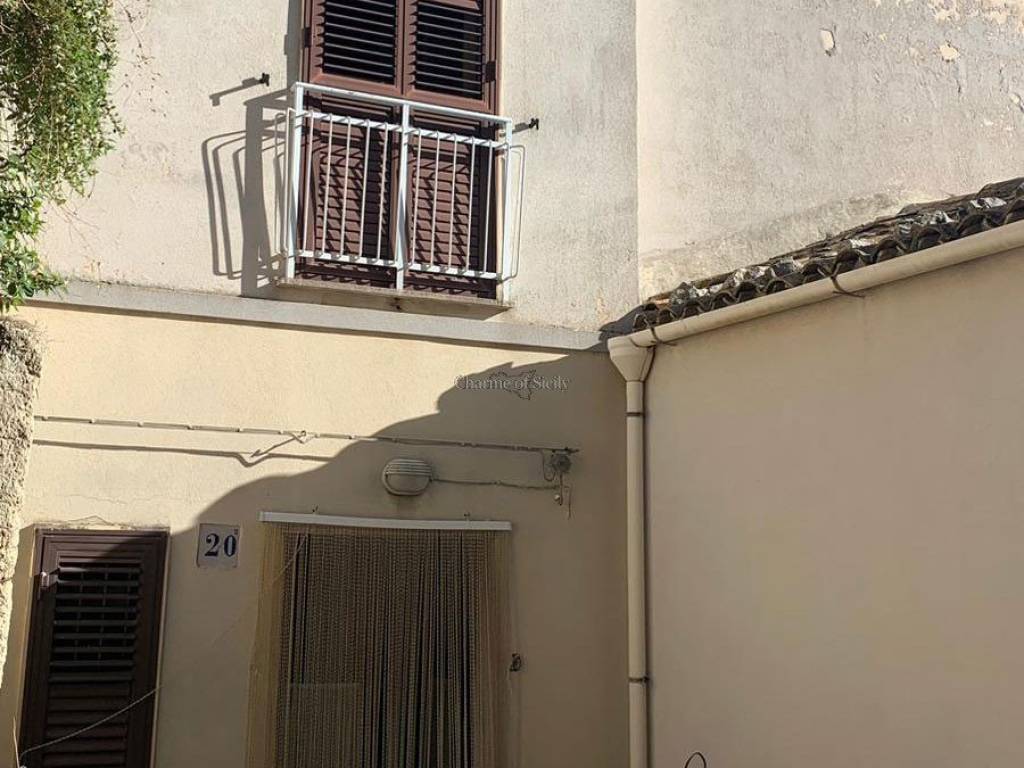 casa indipendente in vendita a Modica in zona Modica Alta