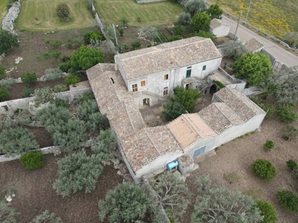casa indipendente in vendita a Modica