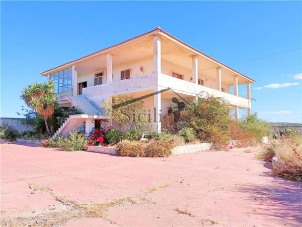 casa indipendente in vendita a Modica