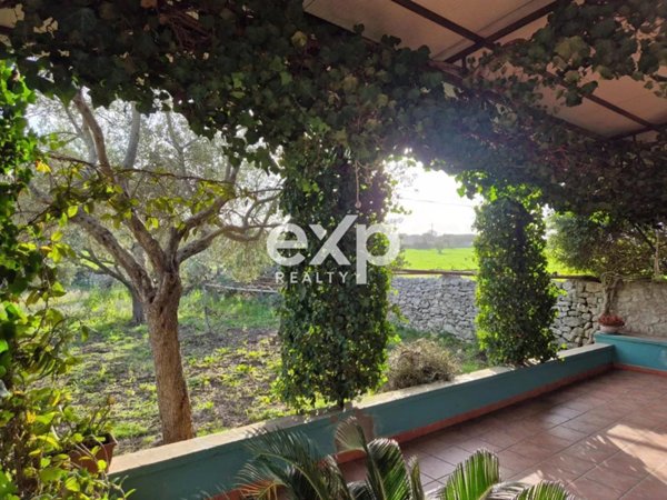 casa indipendente in vendita a Modica