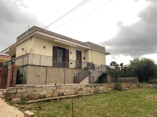 casa indipendente in vendita a Modica