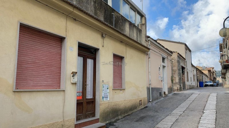 casa indipendente in vendita a Modica in zona Modica Bassa