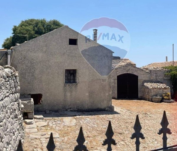 casa indipendente in vendita a Modica