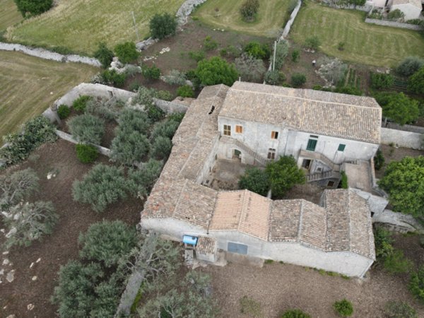 casa indipendente in vendita a Modica