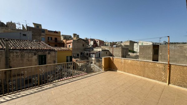 casa indipendente in vendita a Modica in zona Modica Alta