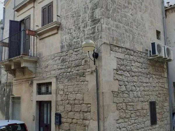 casa indipendente in vendita a Modica in zona Modica Bassa