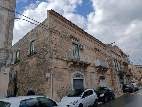 casa indipendente in vendita a Modica in zona Modica Alta