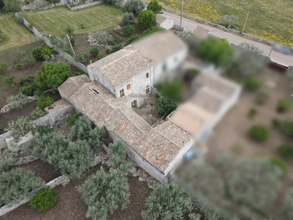 casa indipendente in vendita a Modica