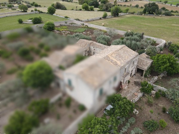 casa indipendente in vendita a Modica