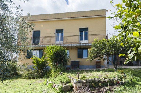 casa indipendente in vendita a Modica