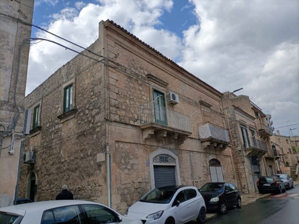 casa indipendente in vendita a Modica in zona Modica Alta