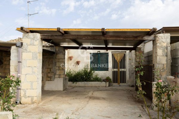 casa indipendente in vendita a Modica
