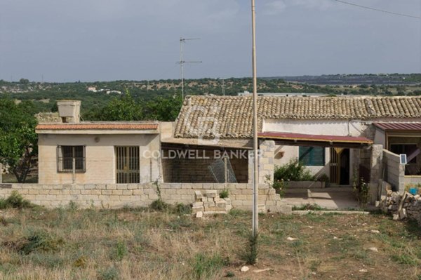 casa indipendente in vendita a Modica