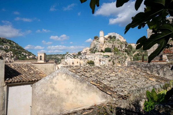 casa indipendente in vendita a Modica in zona Modica Bassa
