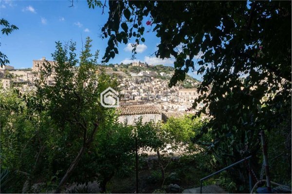 casa indipendente in vendita a Modica in zona Modica Bassa