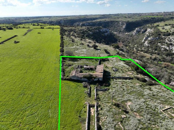 casa indipendente in vendita a Modica