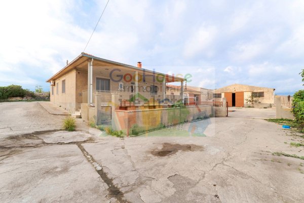 casa indipendente in vendita a Modica