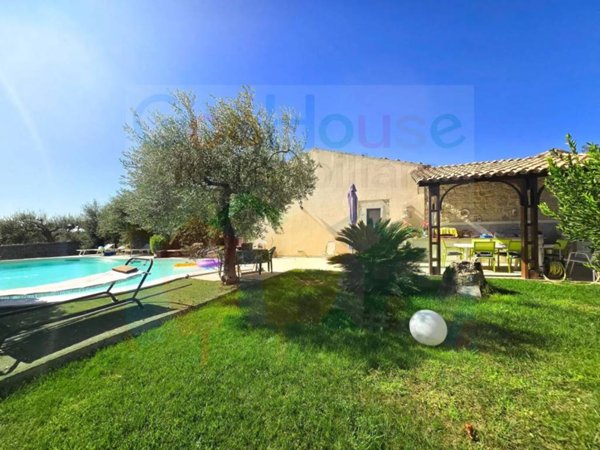 casa indipendente in vendita a Modica