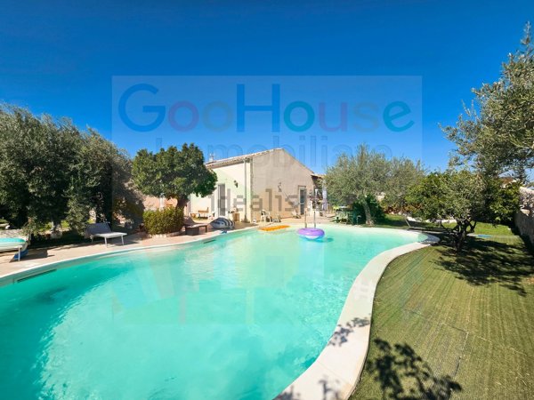 casa indipendente in vendita a Modica