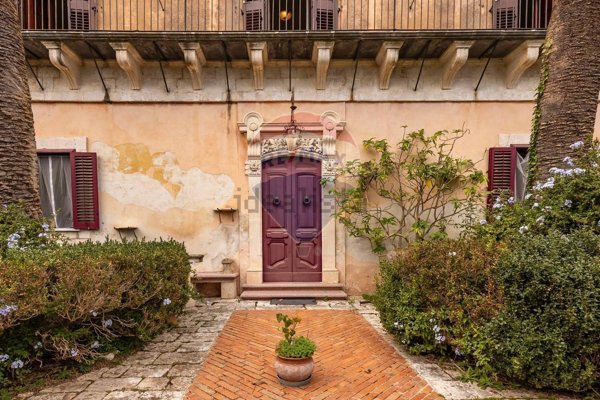 casa indipendente in vendita a Modica