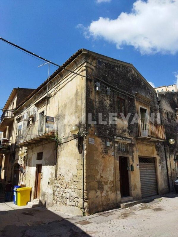casa indipendente in vendita a Modica in zona Modica Bassa