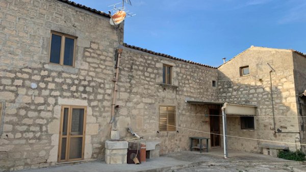 casa indipendente in vendita a Modica in zona Frigintini