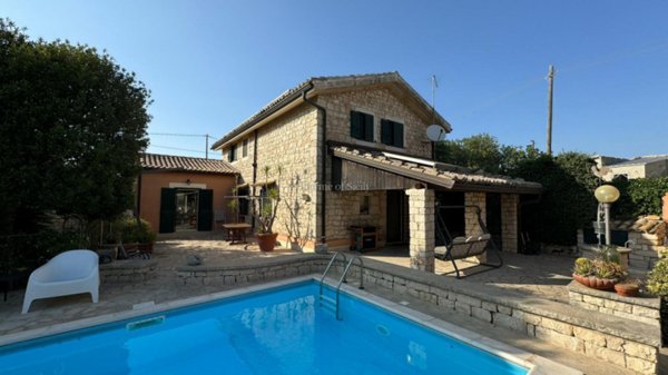 casa indipendente in vendita a Modica in zona Sacro Cuore