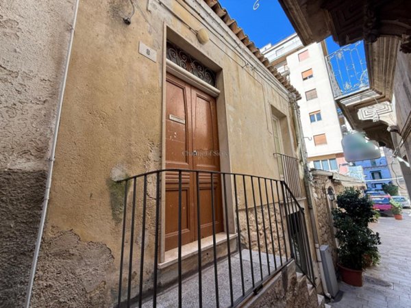 casa indipendente in vendita a Modica in zona Modica Bassa