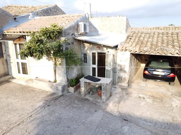 casa indipendente in vendita a Modica in zona Sacro Cuore