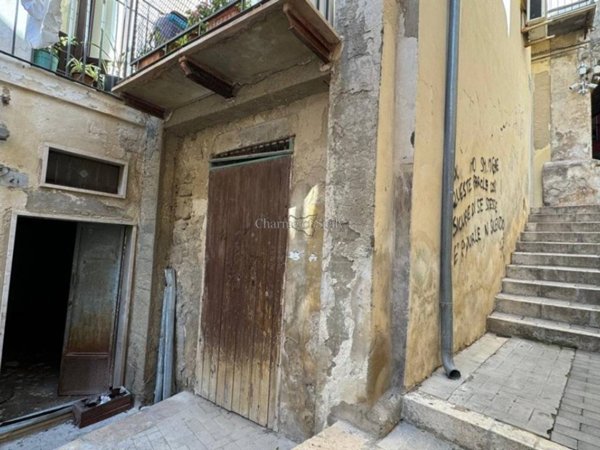 casa indipendente in vendita a Modica in zona Modica Bassa