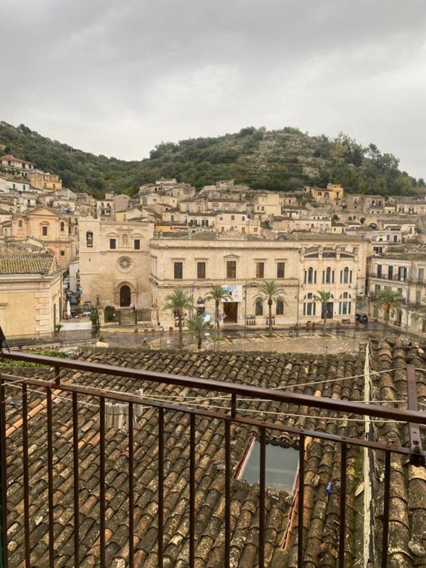 casa indipendente in vendita a Modica