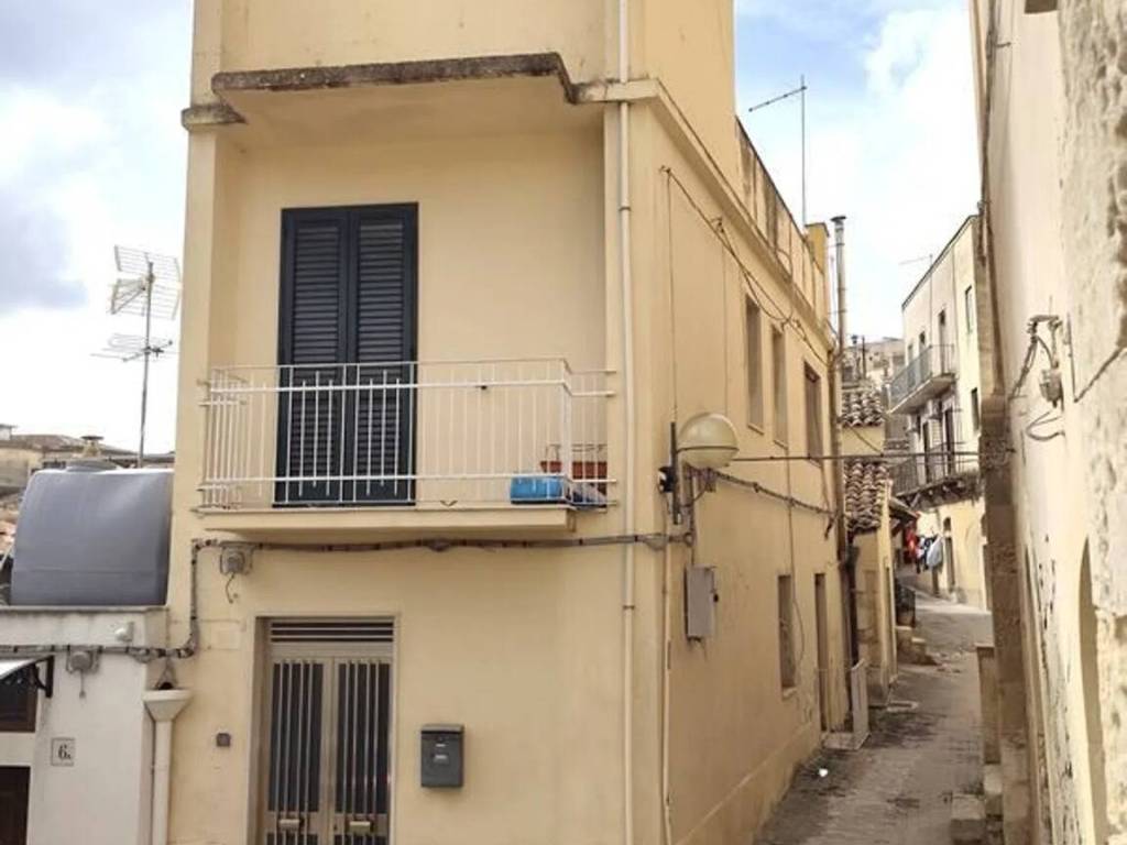 casa indipendente in vendita a Modica