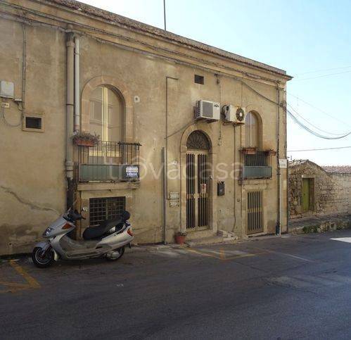 casa indipendente in vendita a Modica in zona Modica Alta