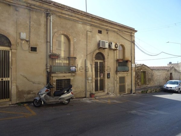casa indipendente in vendita a Modica in zona Modica Alta