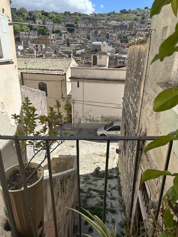 casa indipendente in vendita a Modica in zona Modica Alta