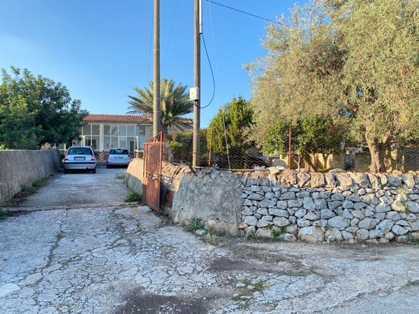 casa indipendente in vendita a Modica